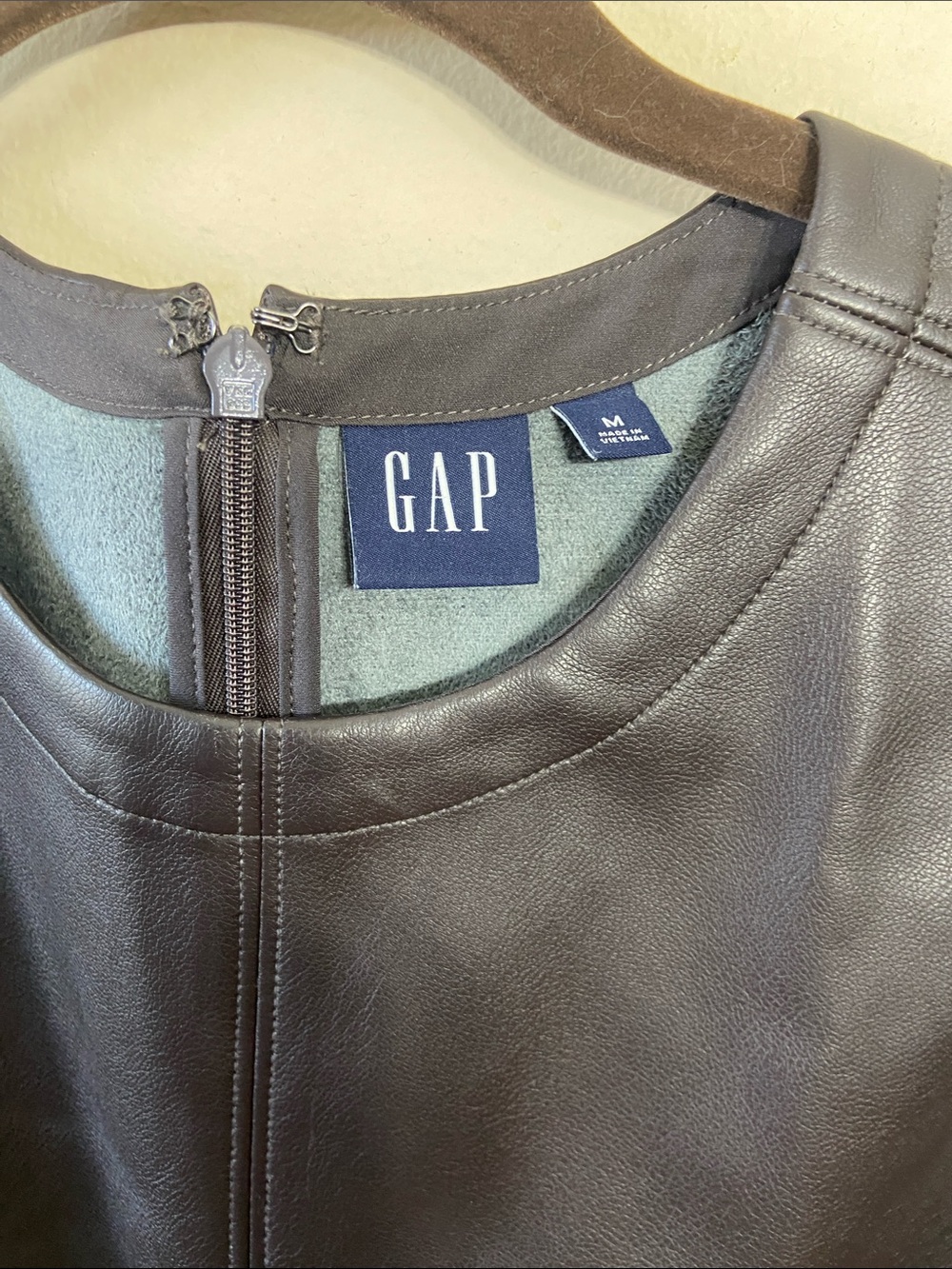 Gap Faux Leather Shell Top Medium Brown Sleeveless Vegan Leather Tank - Picture 2 of 5